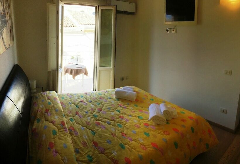バルコニー付きデラックスルーム, Plaza Rooms