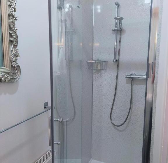 اتاق استاندارد, The Groveside Guest House
