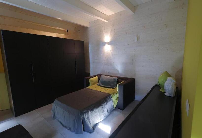 اتاق استاندارد سه نفره, Tonnoconte Relais & Restaurant