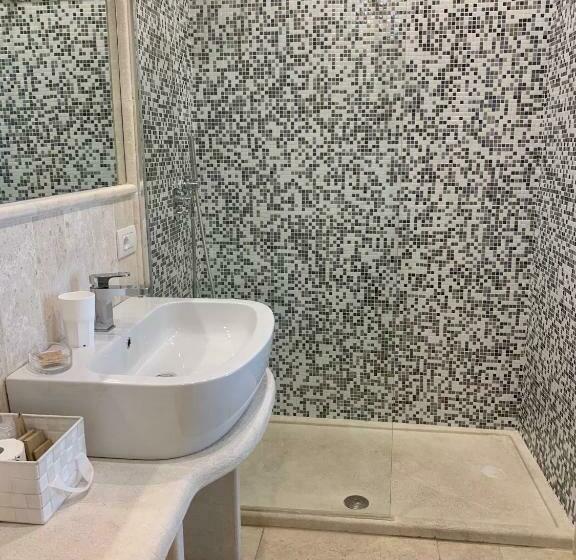 اتاق اکونومی, Domu Noa