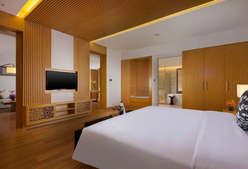 سوییت با چشم‌انداز باغ, Thousand Cranes Sanya Yazhou Bay Int L Exchange Centre
