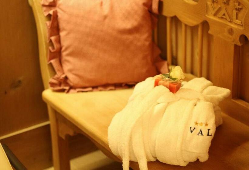 اتاق استاندارد یک تخته با بالکن, Val