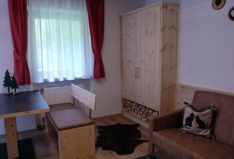 اتاق استاندارد با چشم‌انداز کوهستان, Val