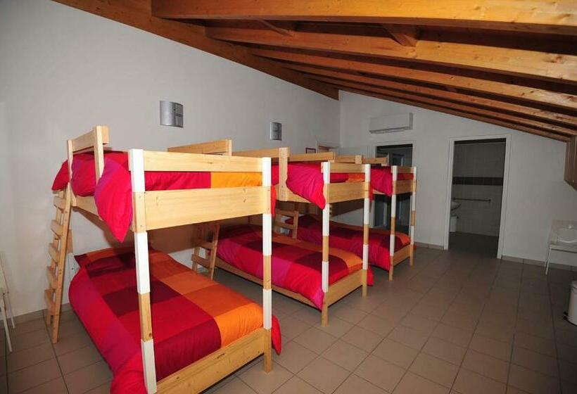 تختخواب در اتاق مشترک, Ostello Casa Rossa
