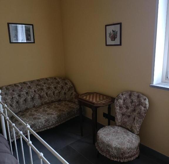 اتاق خانوادگی, Rosatea B&b