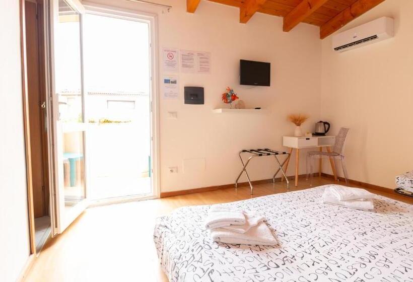 标准间带游泳池, Spapparra B&b