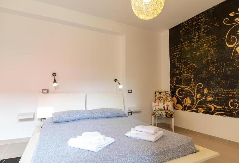 带泳池观景的豪华房, Spapparra B&b