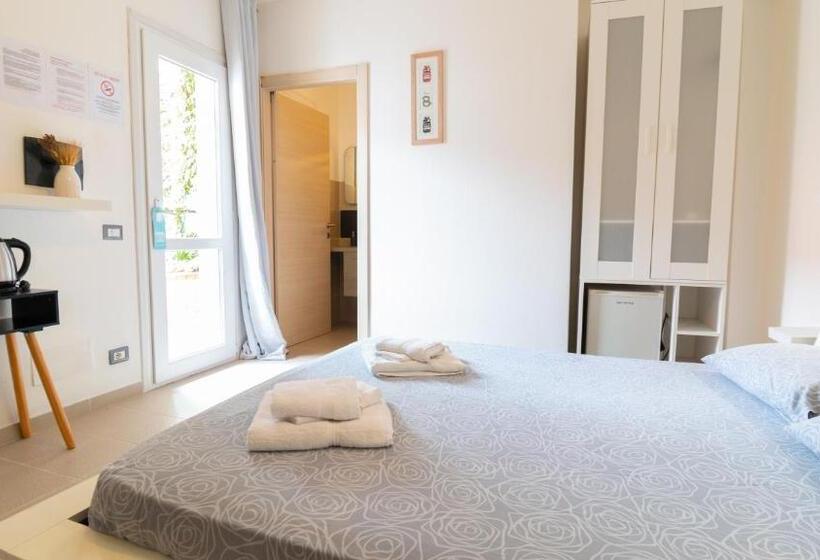 带泳池观景的豪华房, Spapparra B&b