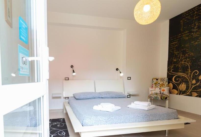 带泳池观景的豪华房, Spapparra B&b