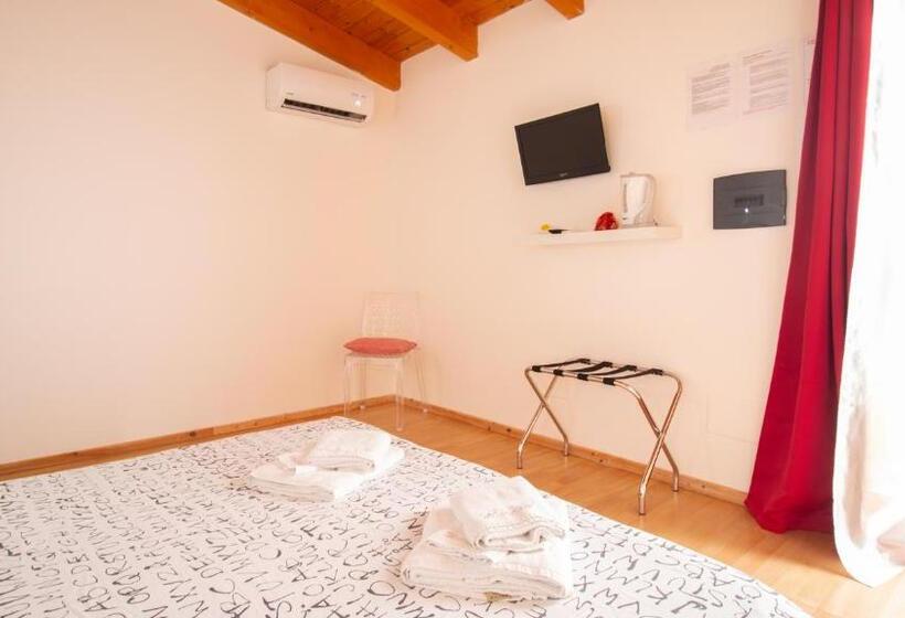 标准间带游泳池, Spapparra B&b