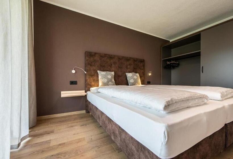 1 Bedroom Penthouse Apartment, Chalet Kristall   Dolomites Garden Chalet