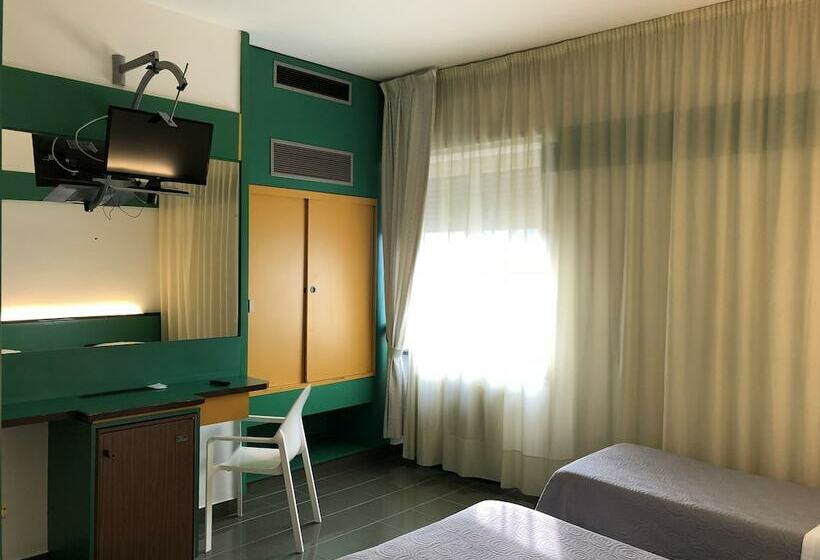 اتاق استاندارد سه نفره, Del Sole Aversa