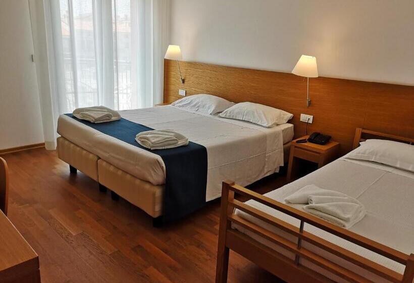 اتاق استاندارد سه تخته با بالکن, Lacroma Bio  & Apartments