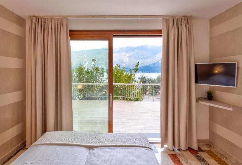 اتاق راحتی سه تخته, Riviera Panoramic Green Resort