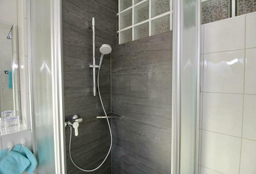 标准单人间, Kleines Hotel Edeltraud