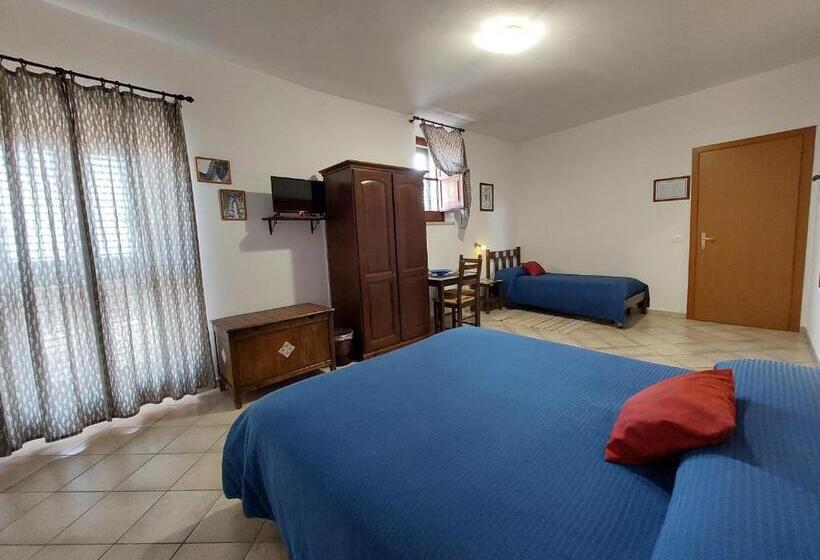 高级三人间, Cloris Guest House