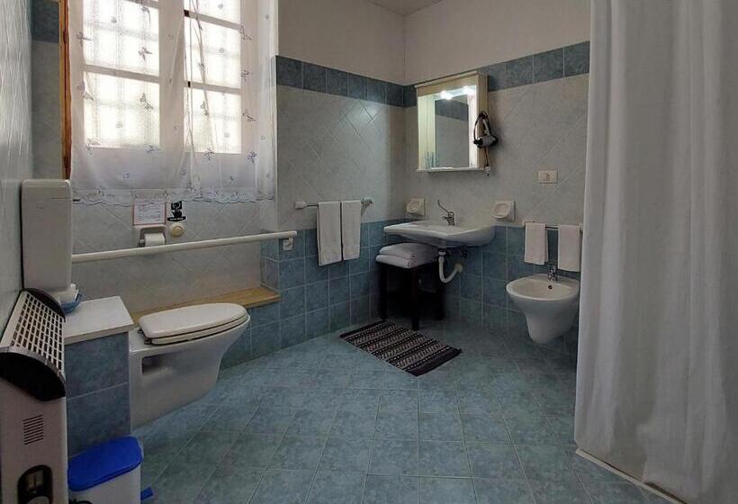 家庭间, Cloris Guest House