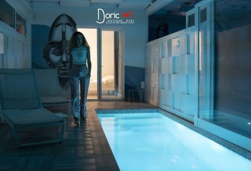 اتاق لوکس با چشم‌انداز دریا, Doric Boutique