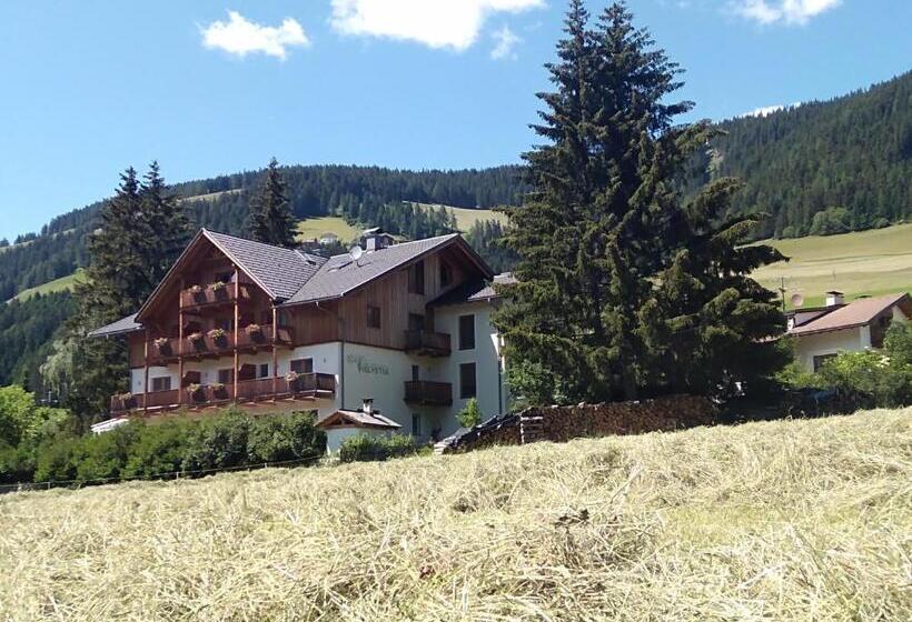 اتاق خانوادگی, Garni Appartments Helvetia