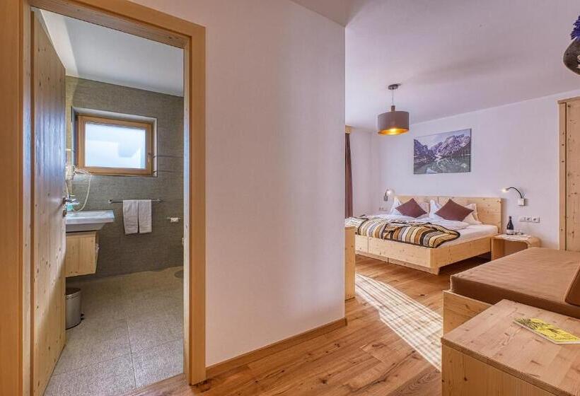 اتاق استاندارد با بالکن, Garni Appartments Helvetia