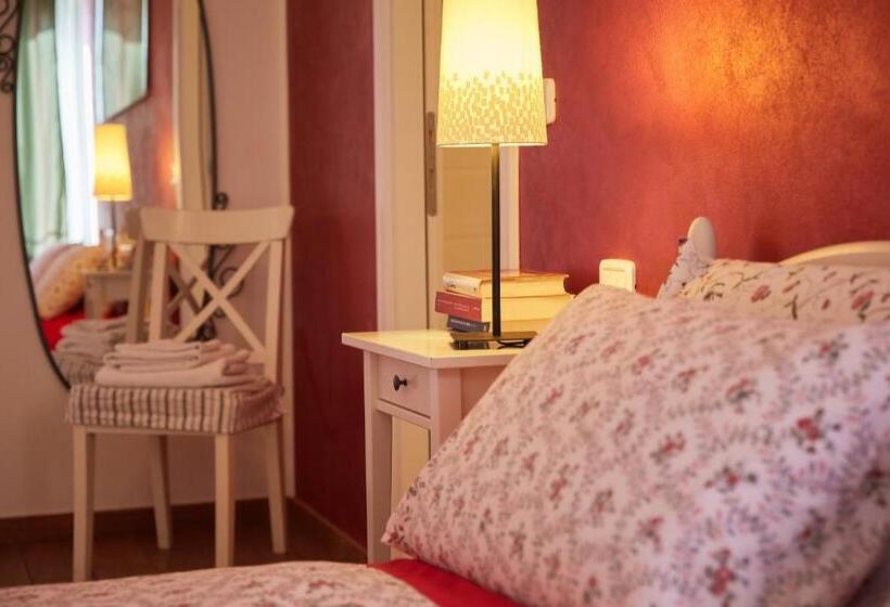 اتاق استاندارد سه نفره, Cento Passi Dal Duomo B&b