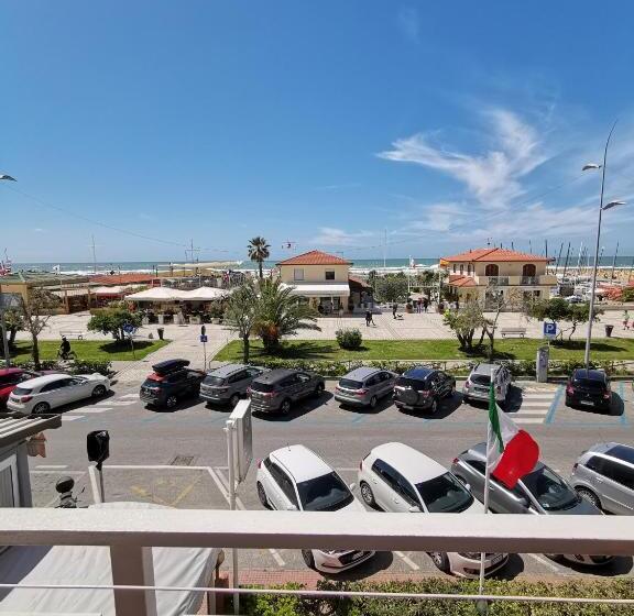 Triple Room Sea View, Milani