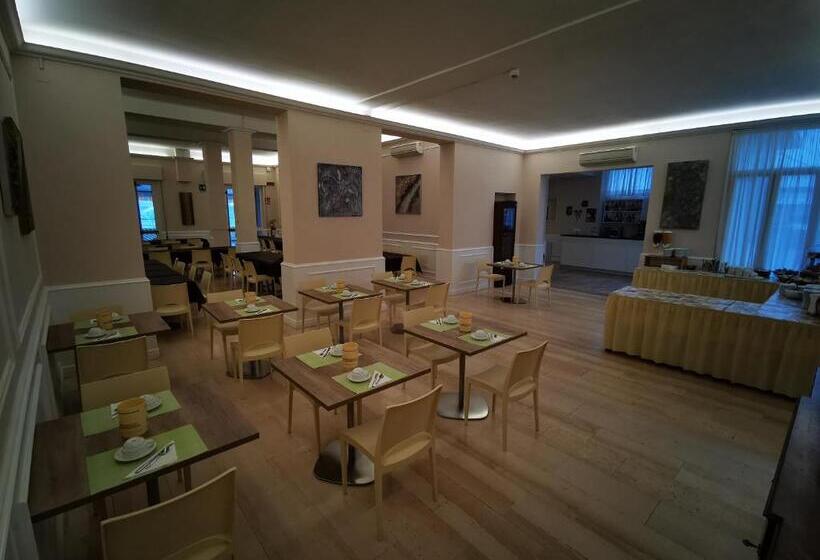 Triple Room Sea View, Milani