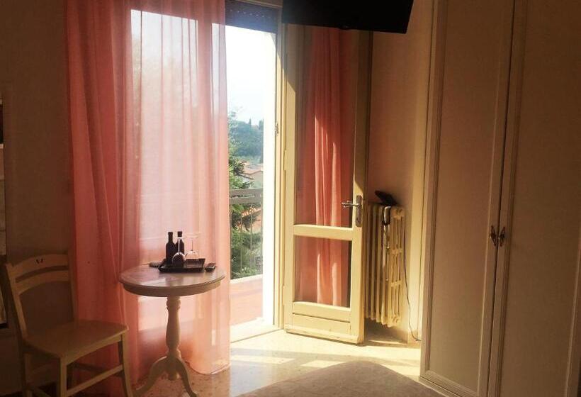 اتاق استاندارد با چشم‌انداز دریاچه, Villa Emma Malcesine