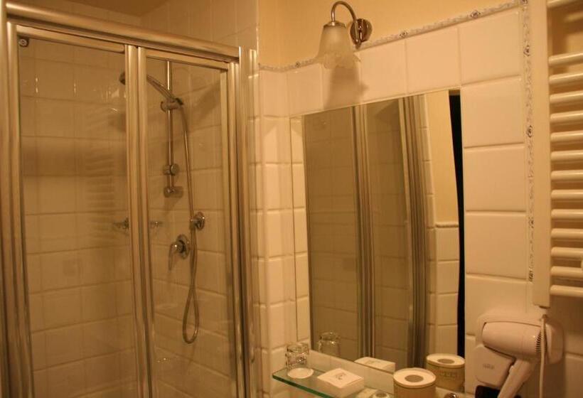 اتاق استاندارد یک نفره, Villa Rinalducci