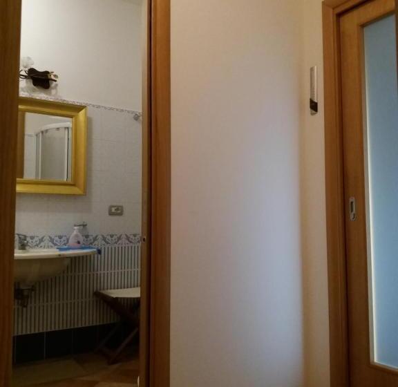اتاق راحتی سه تخته, B&b Casa Di Chiara