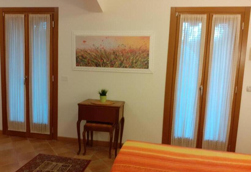 اتاق راحتی سه تخته, B&b Casa Di Chiara