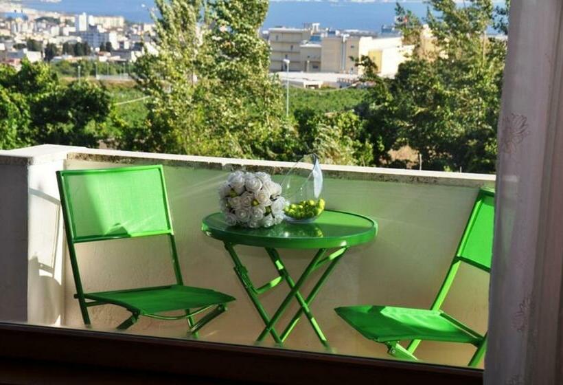 اتاق سوپریور با چشم‌انداز دریا و بالکن, B&b Il Giardino Di Villa Anna