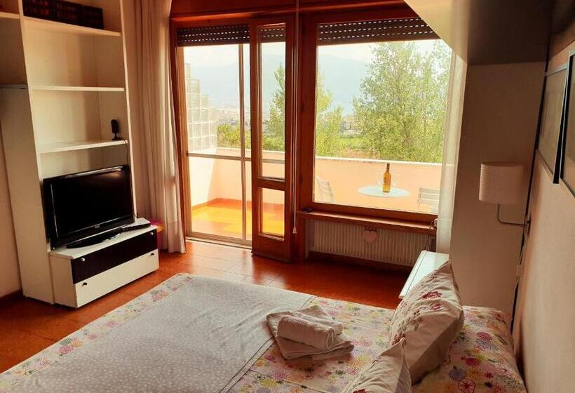 سوییت جونیور با چشم‌انداز دریا, B&b Il Giardino Di Villa Anna