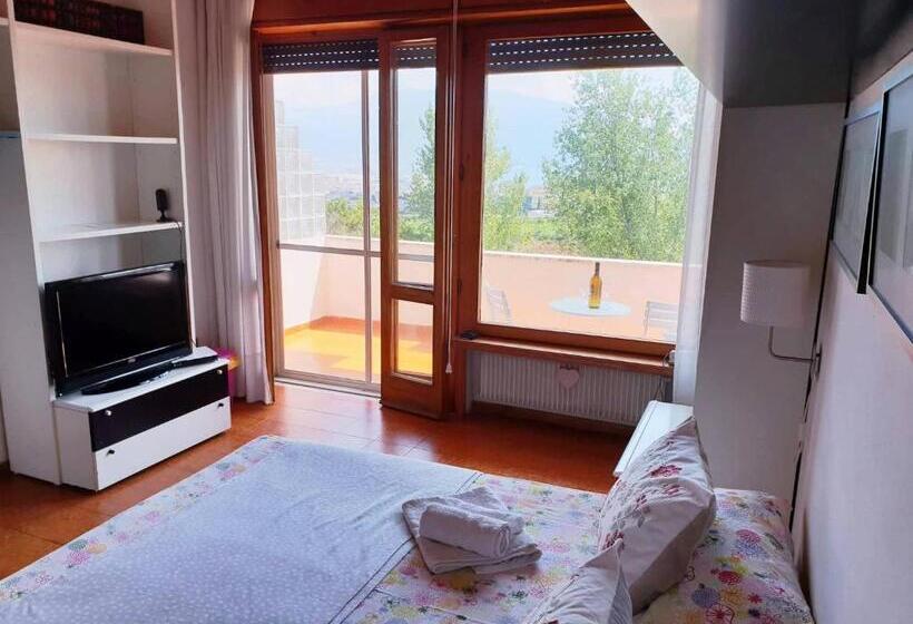 سوییت جونیور با چشم‌انداز دریا, B&b Il Giardino Di Villa Anna