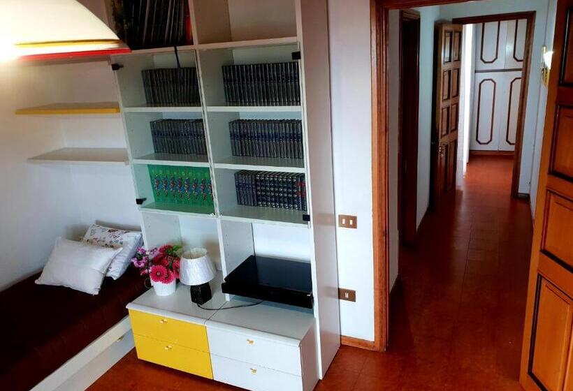 سوییت جونیور با چشم‌انداز دریا, B&b Il Giardino Di Villa Anna