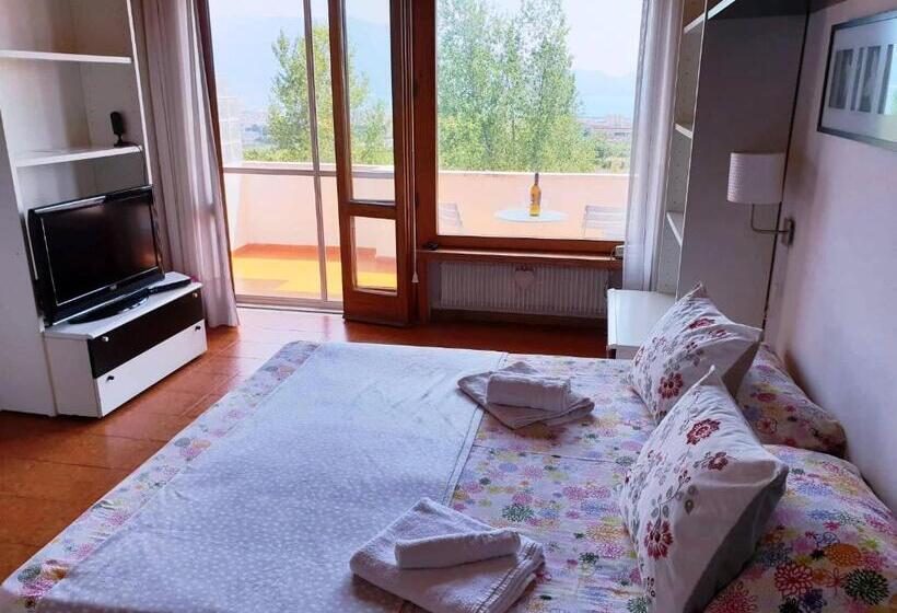 سوییت جونیور با چشم‌انداز دریا, B&b Il Giardino Di Villa Anna