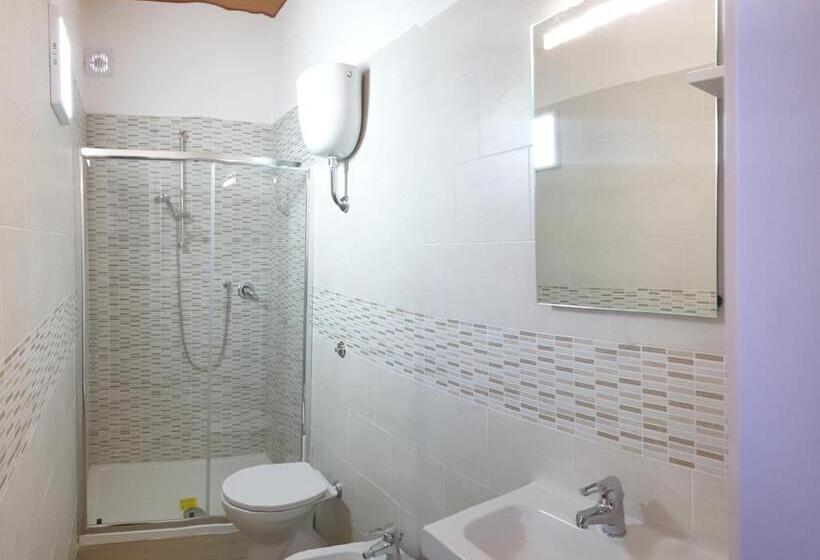 سوئیت جونیور با چشم‌انداز باغ, B&b Il Giardino Di Villa Anna