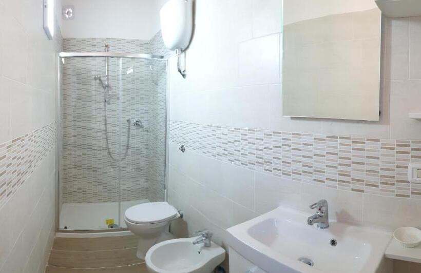 سوئیت جونیور با چشم‌انداز باغ, B&b Il Giardino Di Villa Anna