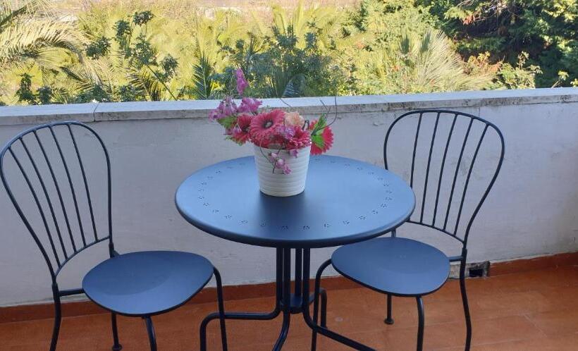 سوئیت جونیور با چشم‌انداز باغ, B&b Il Giardino Di Villa Anna