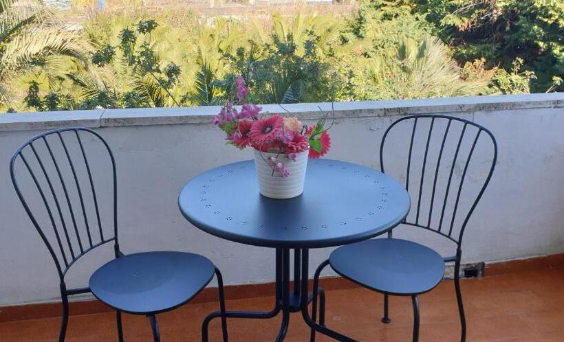 سوئیت جونیور با چشم‌انداز باغ, B&b Il Giardino Di Villa Anna