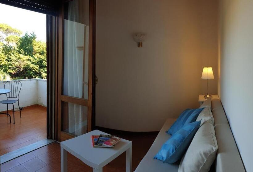 سوئیت جونیور با چشم‌انداز باغ, B&b Il Giardino Di Villa Anna