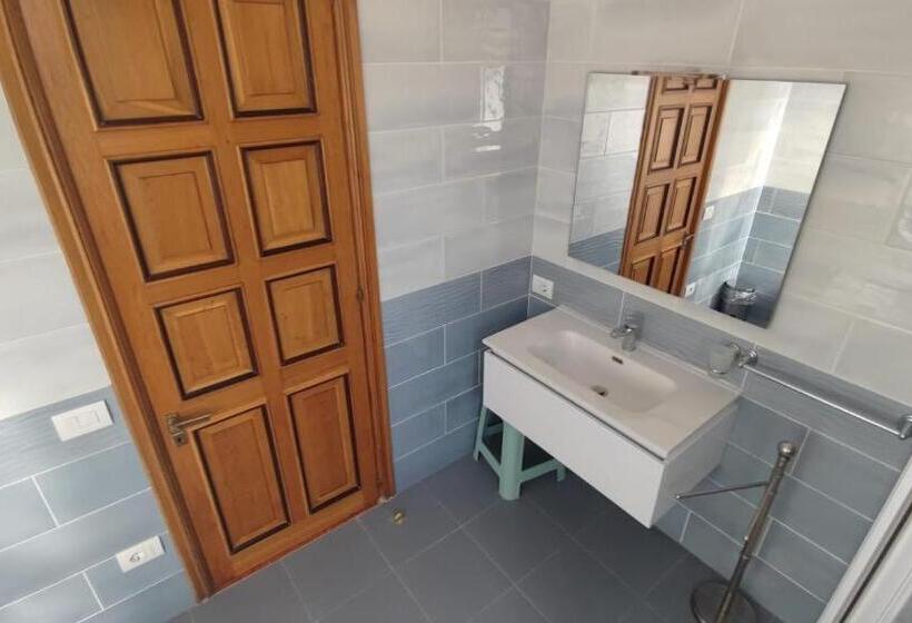 سوییت جونیور با چشم‌انداز دریا, B&b Il Giardino Di Villa Anna