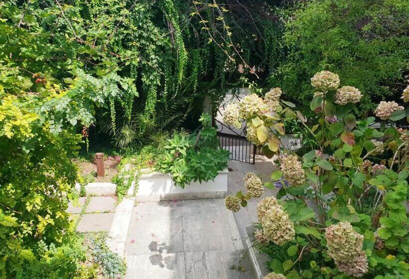 سوییت جونیور با چشم‌انداز دریا, B&b Il Giardino Di Villa Anna
