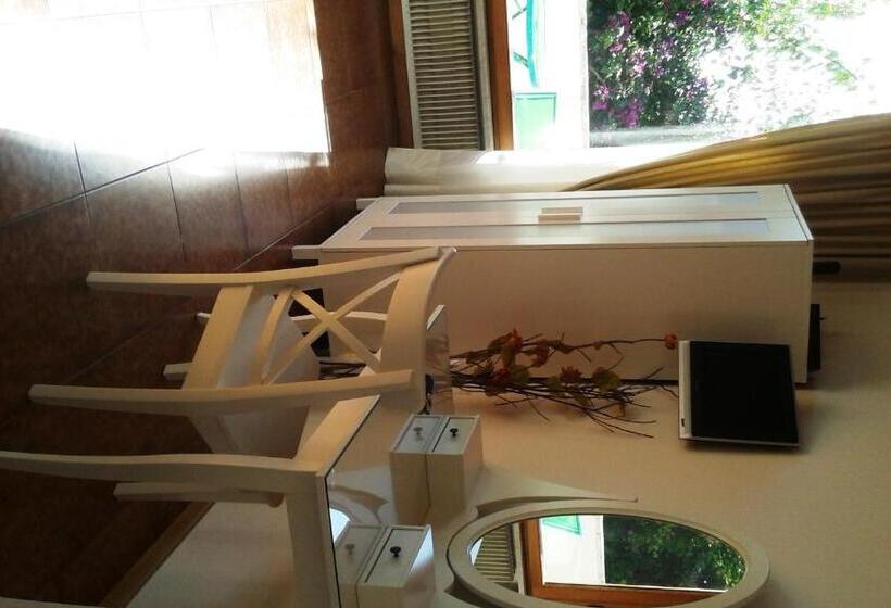 سوییت جونیور با چشم‌انداز دریا, B&b Il Giardino Di Villa Anna