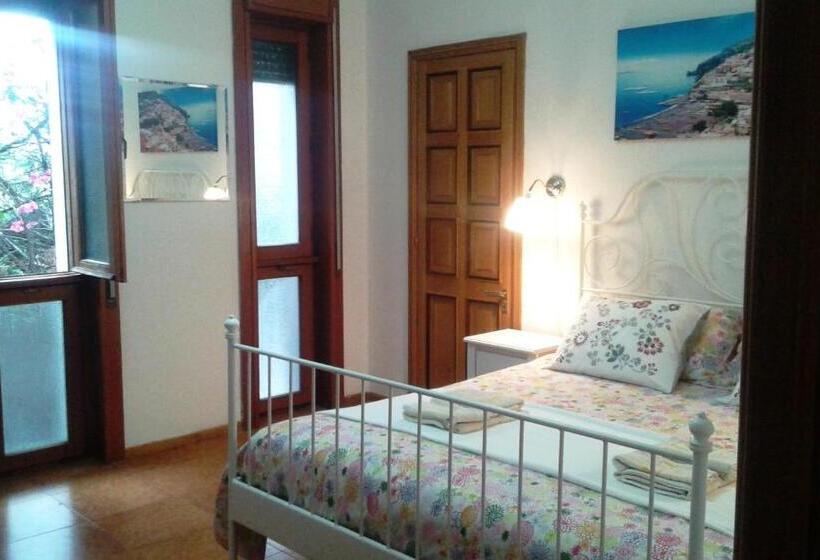 سوییت جونیور با چشم‌انداز دریا, B&b Il Giardino Di Villa Anna