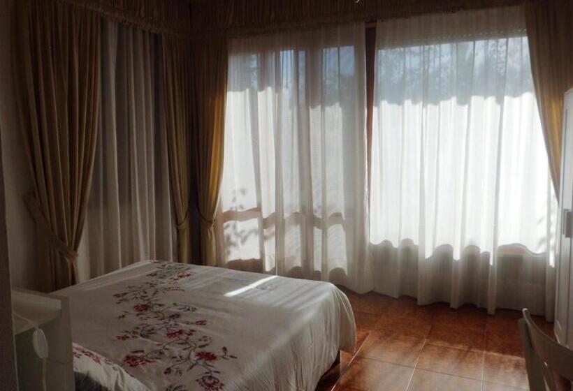 سوییت جونیور با چشم‌انداز دریا, B&b Il Giardino Di Villa Anna