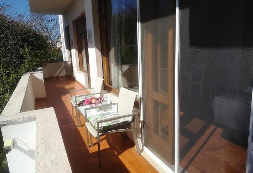 سوییت جونیور با چشم‌انداز دریا, B&b Il Giardino Di Villa Anna