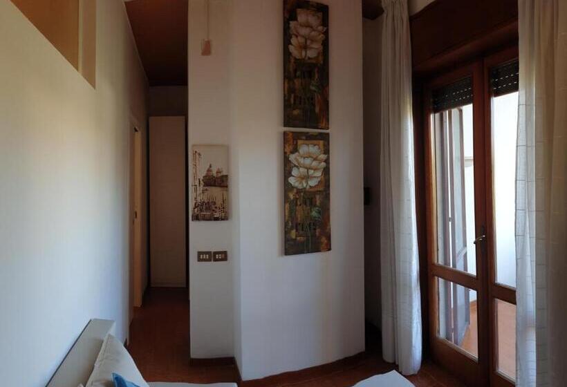 سوئیت جونیور با چشم‌انداز باغ, B&b Il Giardino Di Villa Anna