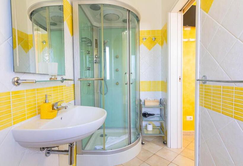 استودیو استاندارد با چشم‌انداز باغ, Roccabianca Rooms & Studios