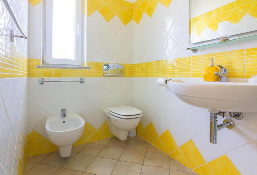 استودیو استاندارد با چشم‌انداز باغ, Roccabianca Rooms & Studios